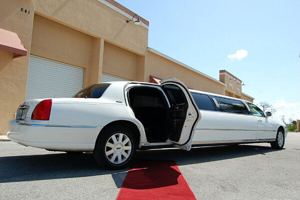 8 Person Lincoln Stretch Limo Elk Grove